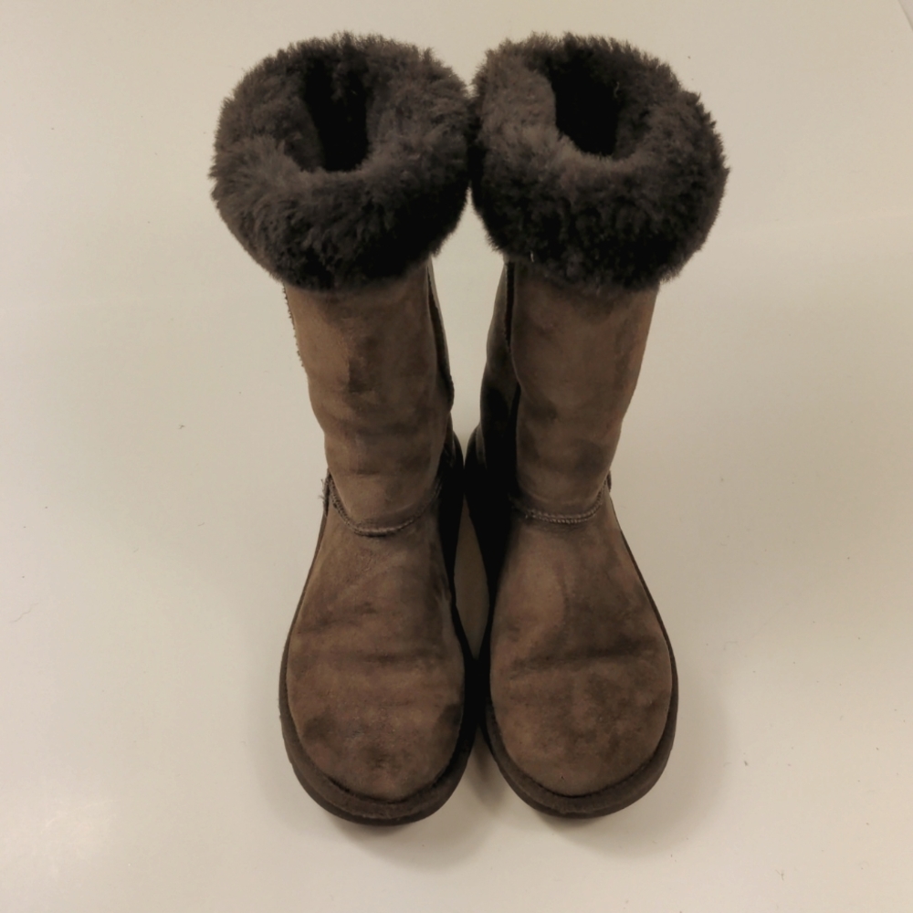 UGG BOOTS 11" tall brown  size W 6  pre owned